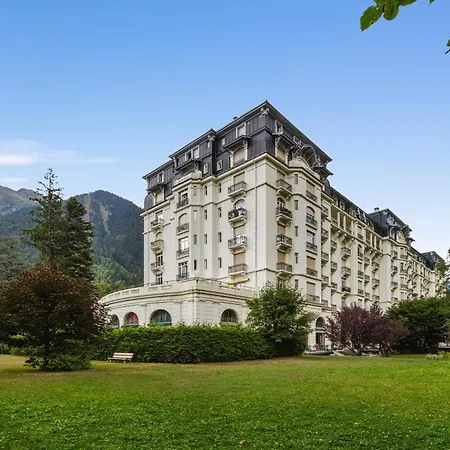 Majestic Near Skiing - Happy