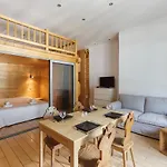 Апартаменти Majestic Near Skiing - Happy *