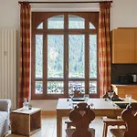Апартаменти Majestic Near Skiing - Happy *