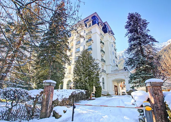 Majestic Near Skiing - Happy