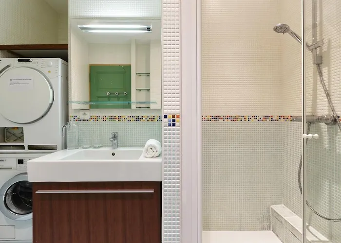 Majestic Near Skiing - Happy